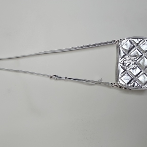 5/25 ❤️ Steve Madden Silver Metallic Crossbody Bag New without tags - Picture 5 of 7